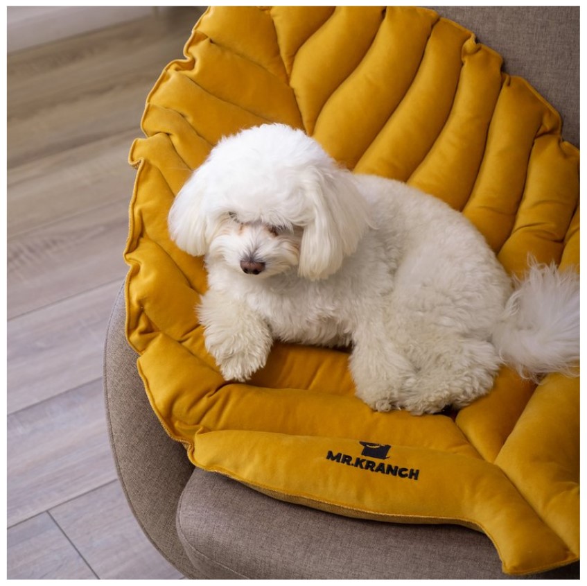 Лежанка Mr.Kranch для собак Листочек двусторонняя с имитацией кожи (охра)