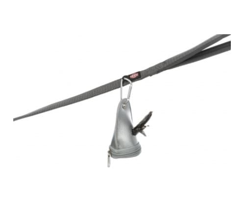 Контейнер с карабином для уборочных пакетов TRIXIE 1 рулон по 20 пакетов (22853)