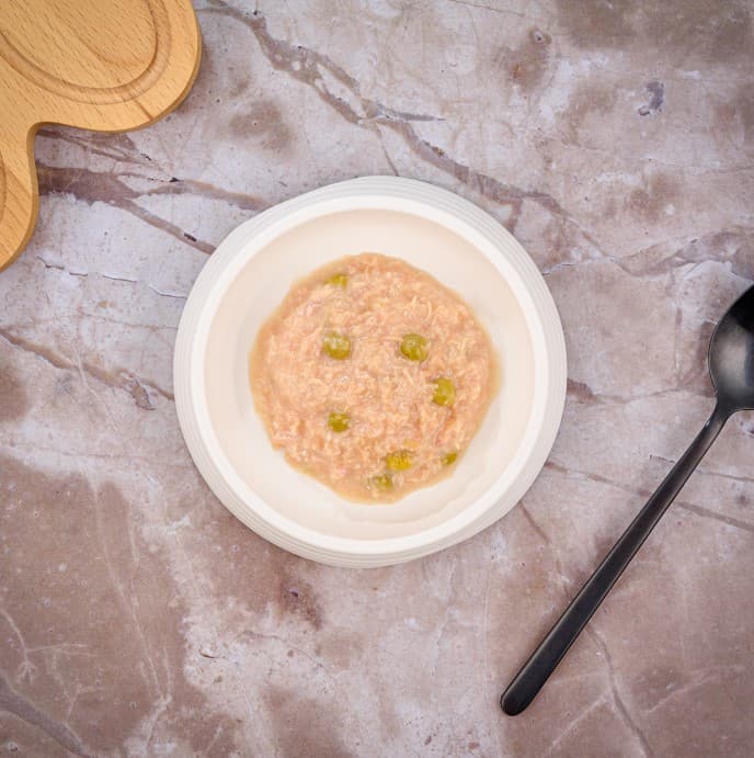 Монопротеиновая еда для кошек Monge Cat Monoprotein (мясные хлопья из курицы с горошком)