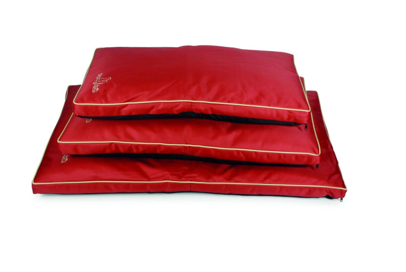 Водонепроницаемая подушка для собак (красная)