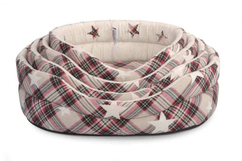 Лежанка овальная в красную клетку