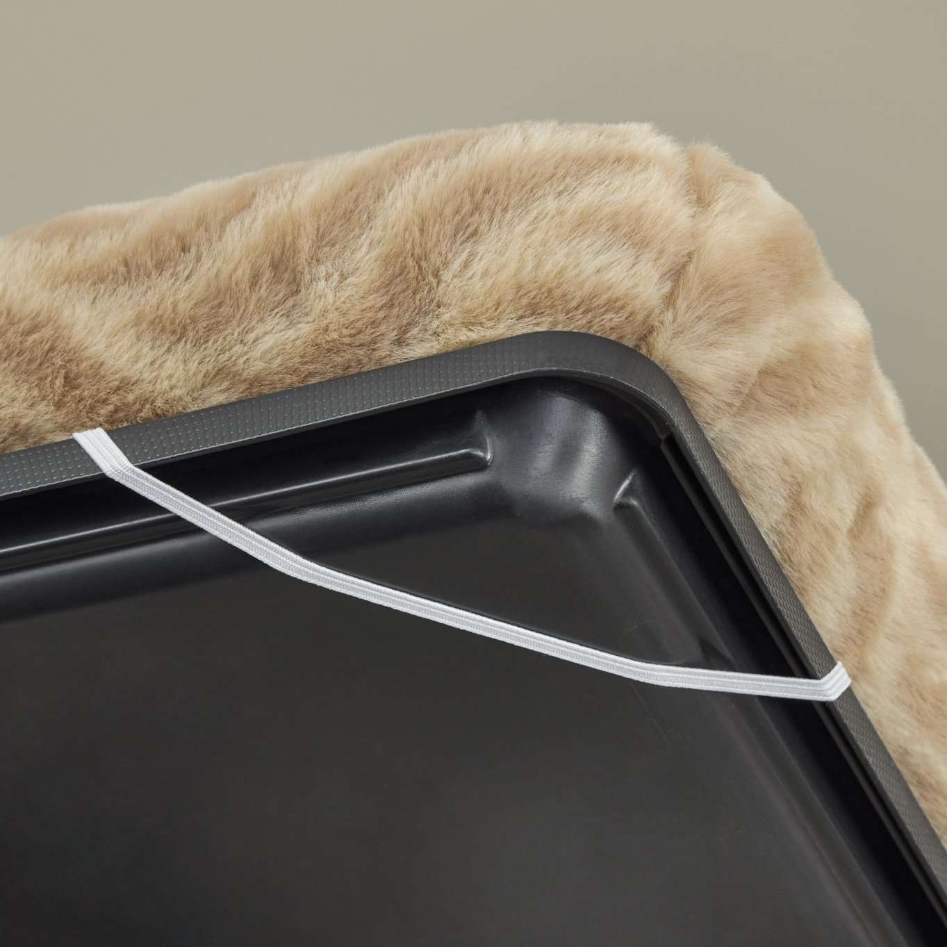 Лежанка MidWest Deluxe Wave Bed для собак и кошек меховая (песочная)