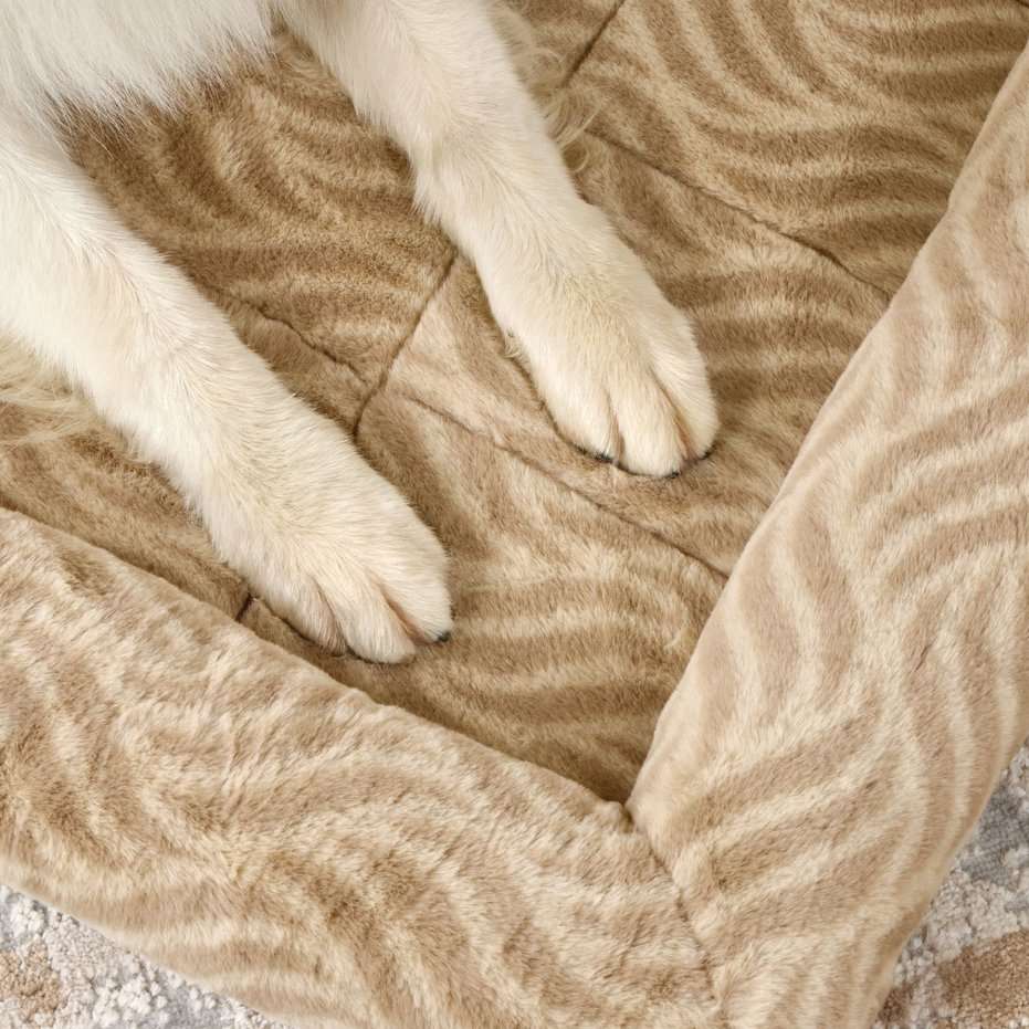 Лежанка MidWest Deluxe Wave Bed для собак и кошек меховая (песочная)